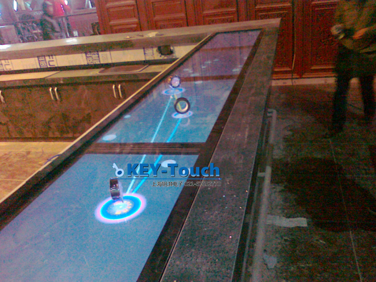 电视机连接大尺寸触摸屏