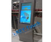上海国金中心32寸 42寸定制落地触摸一体机
