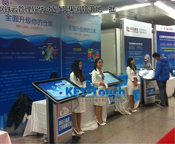 展会落地触摸一体机,移动支架42寸触摸查询机